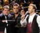 EXCLUSIF : Robbie Williams rejoint ses anciens camarades de Take That sur scène à Londres, le 13 novembre 2009.