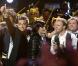 EXCLUSIF : Robbie Williams rejoint ses anciens camarades de Take That sur scène à Londres, le 13 novembre 2009.