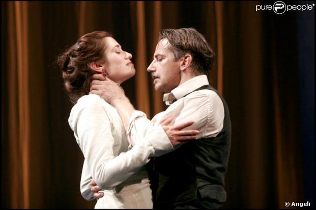Emmanuelle Devos et Jean-Pierre Lorit dans la pièce Créanciers au théâtre de l'Atelier en 2005