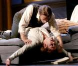Emmanuelle Devos et Jean-Pierre Lorit dans la pièce Créanciers au théâtre de l'Atelier en 2005