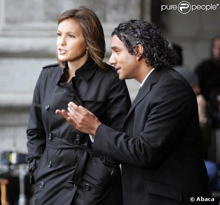 Naveen Andrews troque la série  Lost  pour  New York Unité Spéciale  le temps d'un épisode : il retrouve la sublime Mariska Hargitay, vendredi 13 novembre, pour le tournage de ses scènes.
