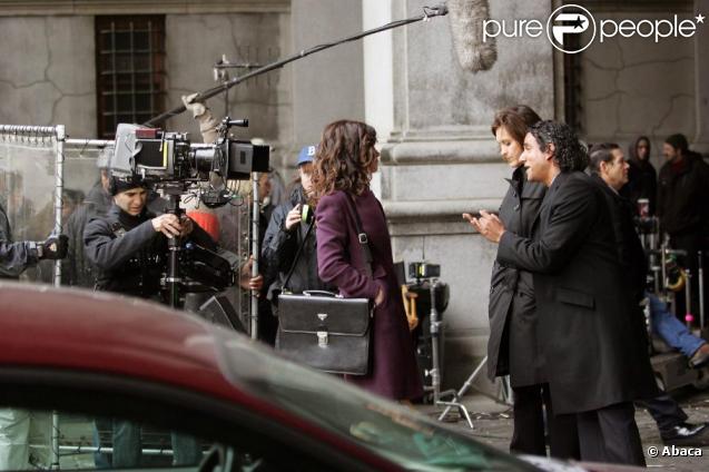 Naveen Andrews troque la série  Lost  pour  New York Unité Spéciale  le temps d'un épisode : il retrouve la sublime Mariska Hargitay, vendredi 13 novembre, pour le tournage de ses scènes.