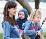 Jennifer Garner et ses filles Violet et Seraphina dans un parc de Los Angeles le 7 novembre 2009