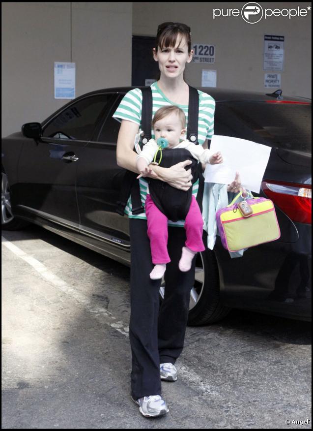 Jennifer Garner déposant la petite Seraphina à la crèche le 13 novembre 2009 à Brentwood