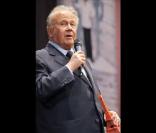 Philippe Bouvard se livre devant la caméra de l'émission Sept à Huit, sur TF1