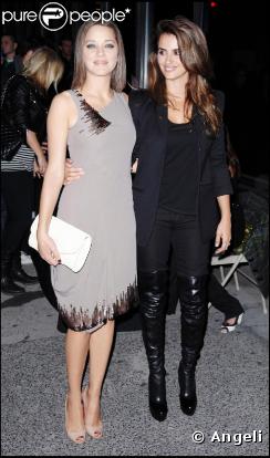 Marion Cotillard habillée par Dior avec Penelope Cruz à Los Angeles le 15 Novembre 2009