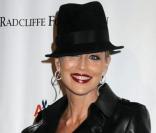 Sharon Stone à la soirée de charité d'Elton John à New York le 16/11/09