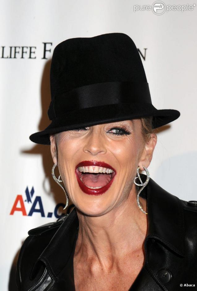 Sharon Stone à la soirée de charité d'Elton John à New York le 16/11/09