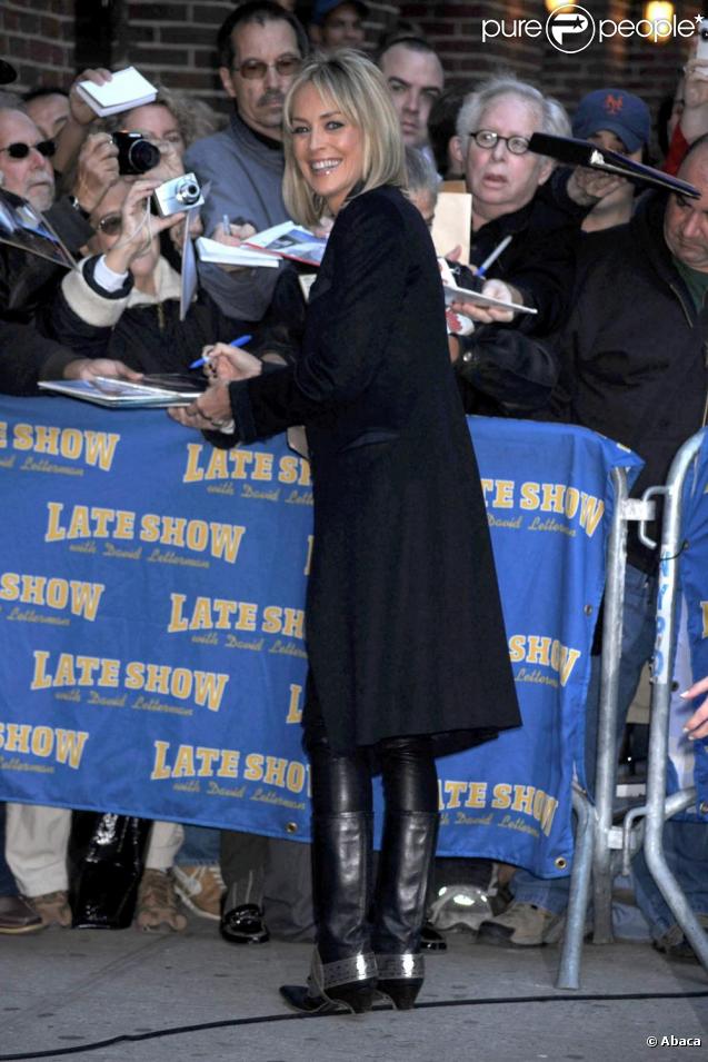 Sharon Stone à la sortie du show de David Letterman le 16/11/09