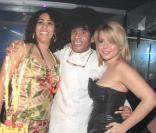 Cindy de Secret  Story et le chanteur du groupe Boney M lors de l'anniversaire de ce dernier au Queen le 16 novembre 2009