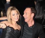 Cindy de Secret Story en compagnie de Tony Gomez lors de l'anniversaire du chanteur de Boney M au Queen le 16 novembre 2009