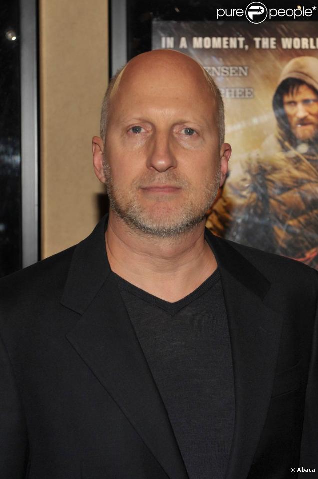 Le cinéaste australien John Hillcoat, à l'occasion de l'avant-première de  The Road , qui s'est tenue au Clearview Chelsea Cinema de New York, le 16 novembre 2009.