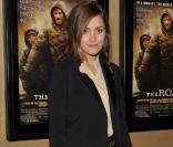 La charmante Rose Byrne, à l'occasion de l'avant-première de  The Road , qui s'est tenue au Clearview Chelsea Cinema de New York, le 16 novembre 2009.