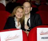 Nicole Calfan et Alain Bouzigues lors de la soirée annonçant la sortie en DVD du film Borsalino le 16 novembre 2009 à Paris