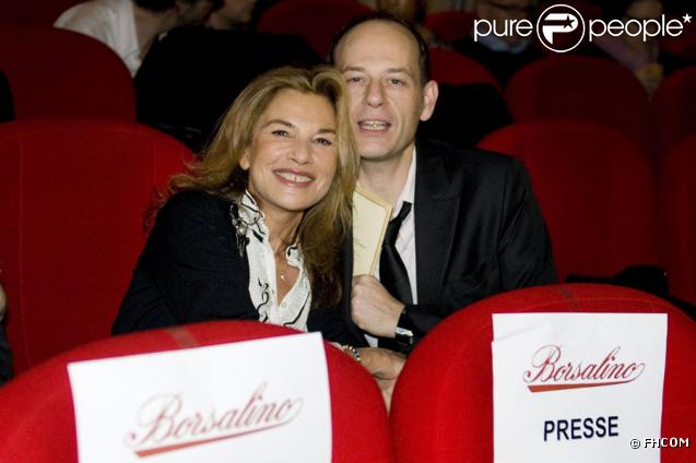 Nicole Calfan et Alain Bouzigues lors de la soirée annonçant la sortie en DVD du film Borsalino le 16 novembre 2009 à Paris