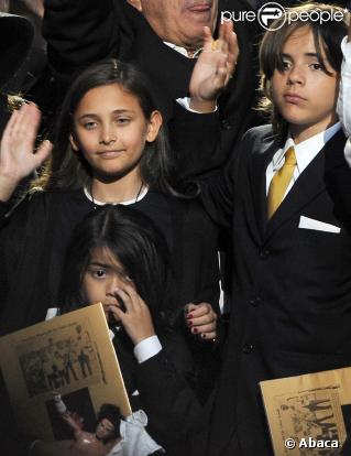 Michael Jackson : Ses trois enfants le jour de son hommage au Stapples Center 