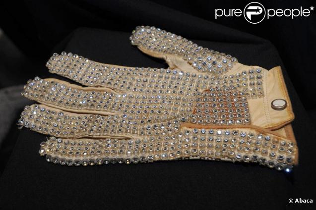  Le fameux gant de Michael Jackson mis en vente aux enchères 