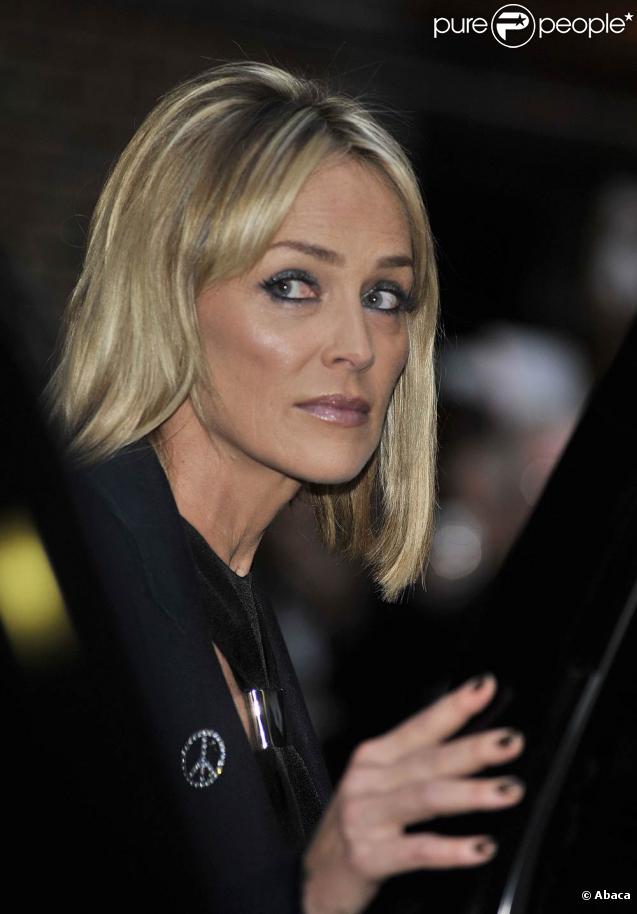 Sharon Stone à la sortie de l'émission de David Letterman le 16 novembre 2009 à New York