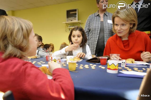 Le 19 novembre, Mathilde de Belgique animait des lectures dans une école 