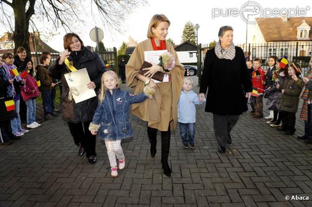 Le 19 novembre, Mathilde de Belgique animait des lectures dans une école 