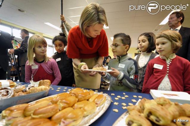 Le 19 novembre, Mathilde de Belgique animait des lectures dans une école 