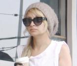 Nicole Richie a quitté l'hôpital Cedars-Sinai de Los Angeles, ce vendredi 20 novembre, suite à son internement pour une pneumonie, 48 heures plus tôt.