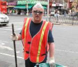 Boy George exécute ses travaux d'intérêt général à New York en août 2006 
