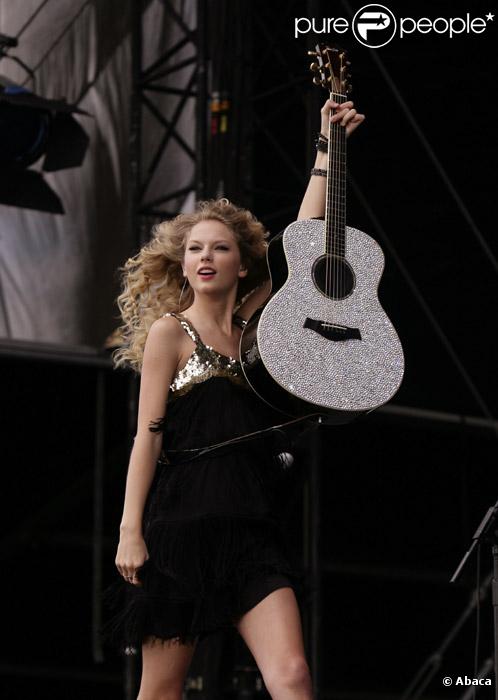 Taylor Swift sur scène en août 2009 