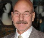 Patrick Stewart à la Royal Opera House de Covent Garden, à Londres, où se tiennent les Evening Standard Theatre Awards, le 23 novembre 2009.