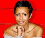 Sonia Rolland : 100% nature sur tapie rouge 