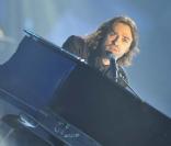 Stanislas sur scène au Zénith de Paris, pour les Victoires de la musique le 28 février 2009.