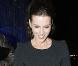Kate Beckinsale toujours fidèle a ses robes noires. Avec des collants et des escarpins, elle assure.