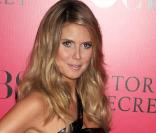 Heidi Klum quelques jours seulement après avoir accouché ! La robe noire fait son effet ! 