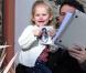 Violet Affleck et son papa Ben Affleck. Mais la petite continue de penser à sa maman avec une photo d'elle : trop mimi ! (5 novembre 2008)