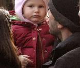 Décembre 2007 : Le ridicule ne tue pas... mais ne plaît pas à notre Violet ! Allez, souris ! 