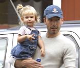 26 août 2007 : Violet Affleck avait encore les cheveux courts à l'époque... mais pouvait déjà se faire des petites couettes ! Trop craquant ! 