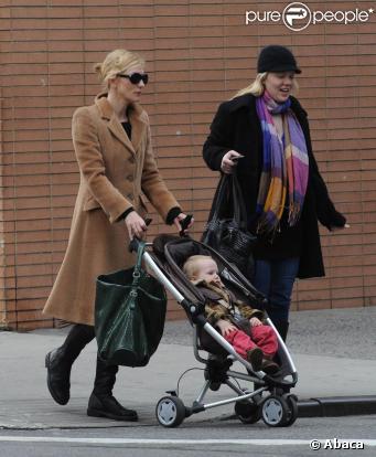 Cate Blanchett se promène avec son bout d'chou Ignatius dans New York. 2/11/09