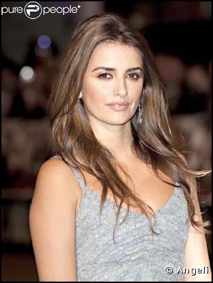 La sublime Penélope Cruz, à l'occasion de l'avant-première de  Nine , qui s'est tenue à l'Odeon de Leicester Square le 3 décembre 2009.