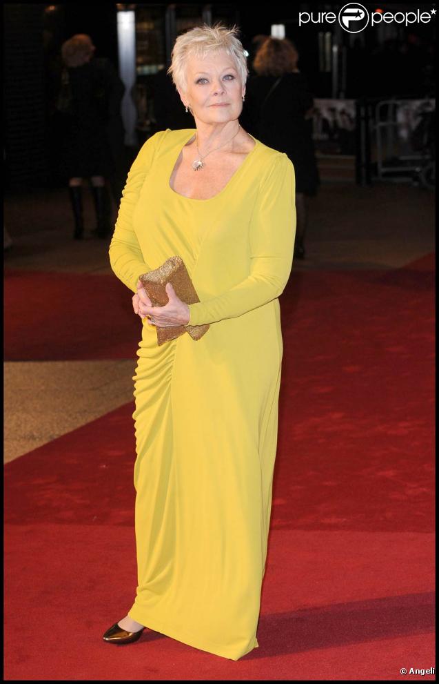 Judi Dench, à l'occasion de l'avant-première de  Nine , qui s'est tenue à l'Odeon de Leicester Square le 3 décembre 2009.