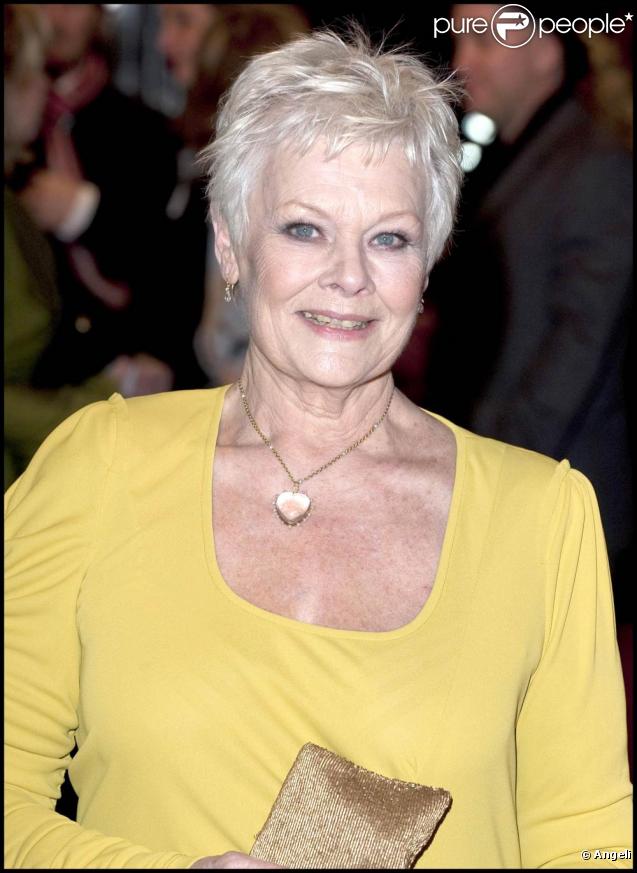 Judi Dench, à l'occasion de l'avant-première de  Nine , qui s'est tenue à l'Odeon de Leicester Square le 3 décembre 2009.