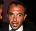 Nikos Aliagas, animateur du  Duel des Générations  ce vendredi 4 décembre, n'a pas convaincu : il s'est fait doubler par NCIS côté audiences ! Aïe !