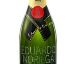Eduardo Noriega a dédicacé une bouteille de Moet & Chandon