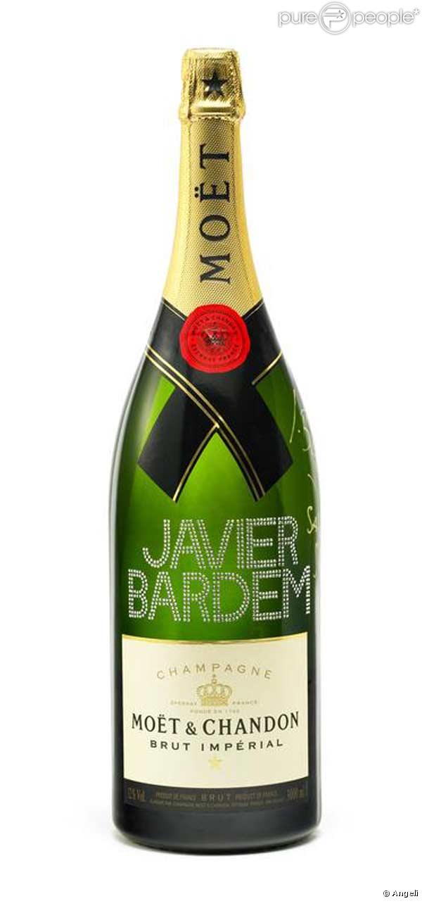 Javier Bardem a dédicacé une bouteille de Moet & Chandon