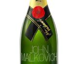 John Malkovich a dédicacé une bouteille de Moet & Chandon