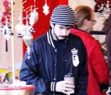 Jordan Bratman, à la recherche du parfait sapin de Noël à Beverly Hills, le 6 décembre 2009.