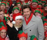 lors du ABC Family's Record du monde du plus grand rassemblement d'Elfes du Père Noël à Bryant Park à New York le 7 décembre 2009