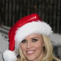 Jenny McCarthy : En Mère Noël sexy, elle charme le mari de Tori Spelling... devant plus de 250 Elfes !