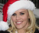 Jenny McCarthy lors du ABC Family's Record du monde du plus grand rassemblement d'Elfes du Père Noël à Bryant Park à New York le 7 décembre 2009