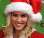 Jenny McCarthy lors du ABC Family's reconrd du monde de rassemblement d'elfes du Père Noël à l'occasion de la promotion de Santa Baby : Christmas Maybe au Bryant Park à New York le 7 décembre 2009