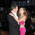 Sarah Jessica Parker très sexy dans les bras de Hugh Grant... devant une belle Elizabeth Hurley !